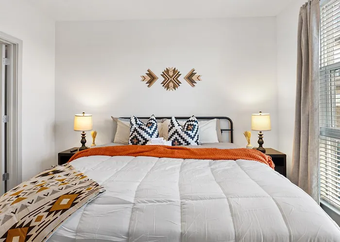 The Stockyard Retreat - Pool, Gym & Free Parking Fort Worth